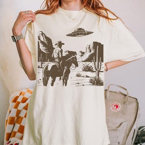 Ufo Western Shirt, Retro T-Shirt, Vintage Cowboy TShirt, Rodeo T Shirt, Unisex Shirt, Wild West Shirt, Western Oversized Tee
