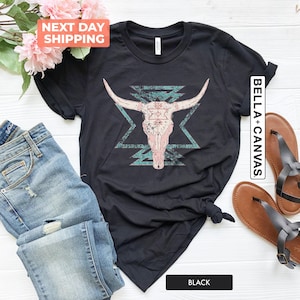 Camiseta Boho con calavera de vaca, camiseta con estampado western, camiseta con calavera de toro, camiseta de vaquera, camiseta country, camiseta de vaquero, camiseta de chica country, ropa western imagen 3