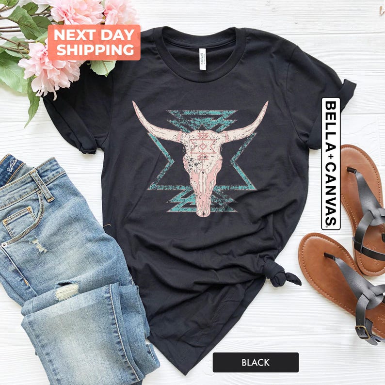 Camiseta Boho con calavera de vaca, camiseta con estampado western, camiseta con calavera de toro, camiseta de vaquera, camiseta country, camiseta de vaquero, camiseta de chica country, ropa western imagen 3