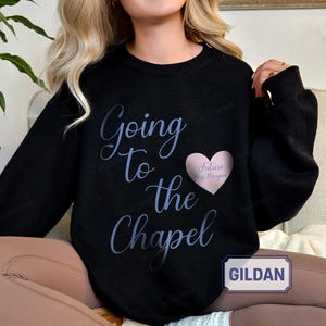 Sudadera nupcial personalizada "Camino a la capilla", atuendo para el día de la boda, regalo para recién comprometidas, novia personalizada, sudadera con capucha "Futura Sra." imagen 3