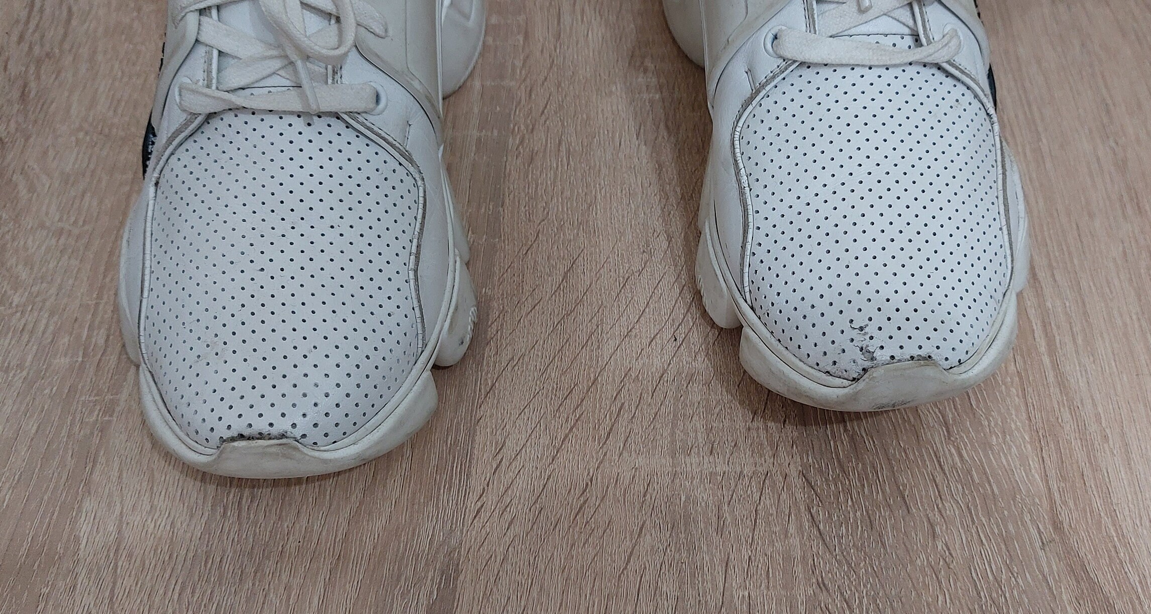 Authentic Givenchy Jaw Low-top Sneakers Size: UK 8.5 | US Authentic Givenchy Jaw Low-top Sneakers Size: UK 8.5 | US