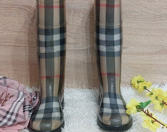 Burberry rain boots knockoff 2025