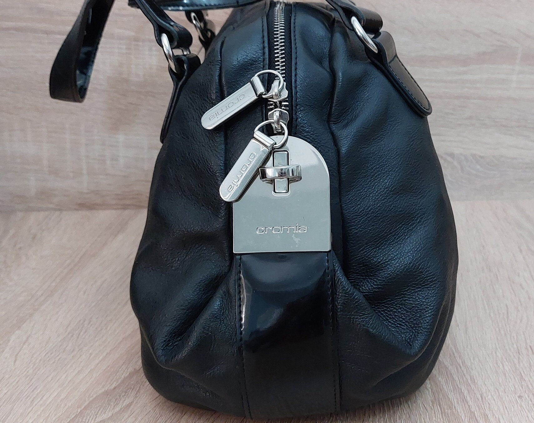Antieke CROMIA crossbody leren handtas authentieke zwarte handtas vintage CROMIA handtas logo jaren 90 voorkant luxe handtas cadeau voor haar Etsy Nederland