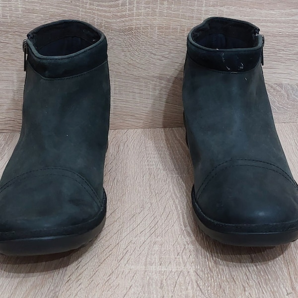 Vintage UGG Waterproof Boots Shoe Size:  UK 9 | US 11 / 42 Eur/ Antique Leather Boots/ Windbreaker Shoes/ Vintage Clothing women
