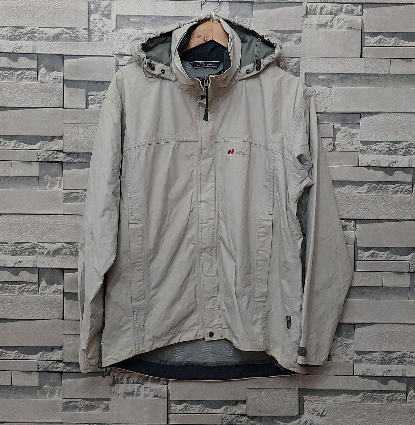 Berghaus windbreaker cheap jacket