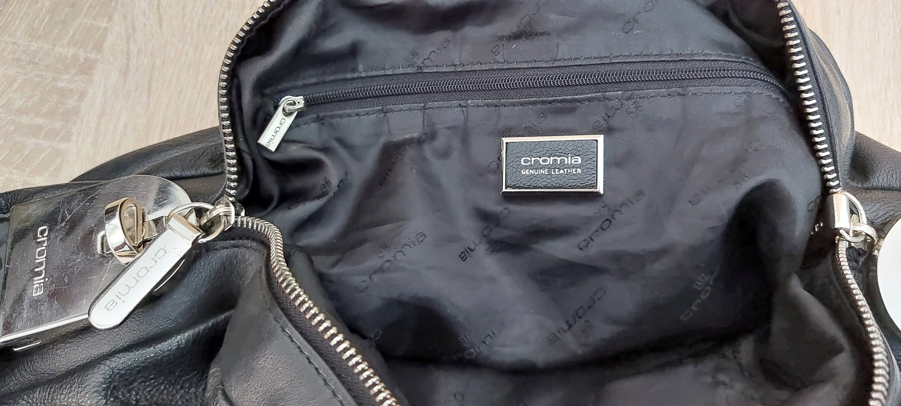 Vintage CROMIA Crossbody Leather Handbag 90 s Luxury Black Hand