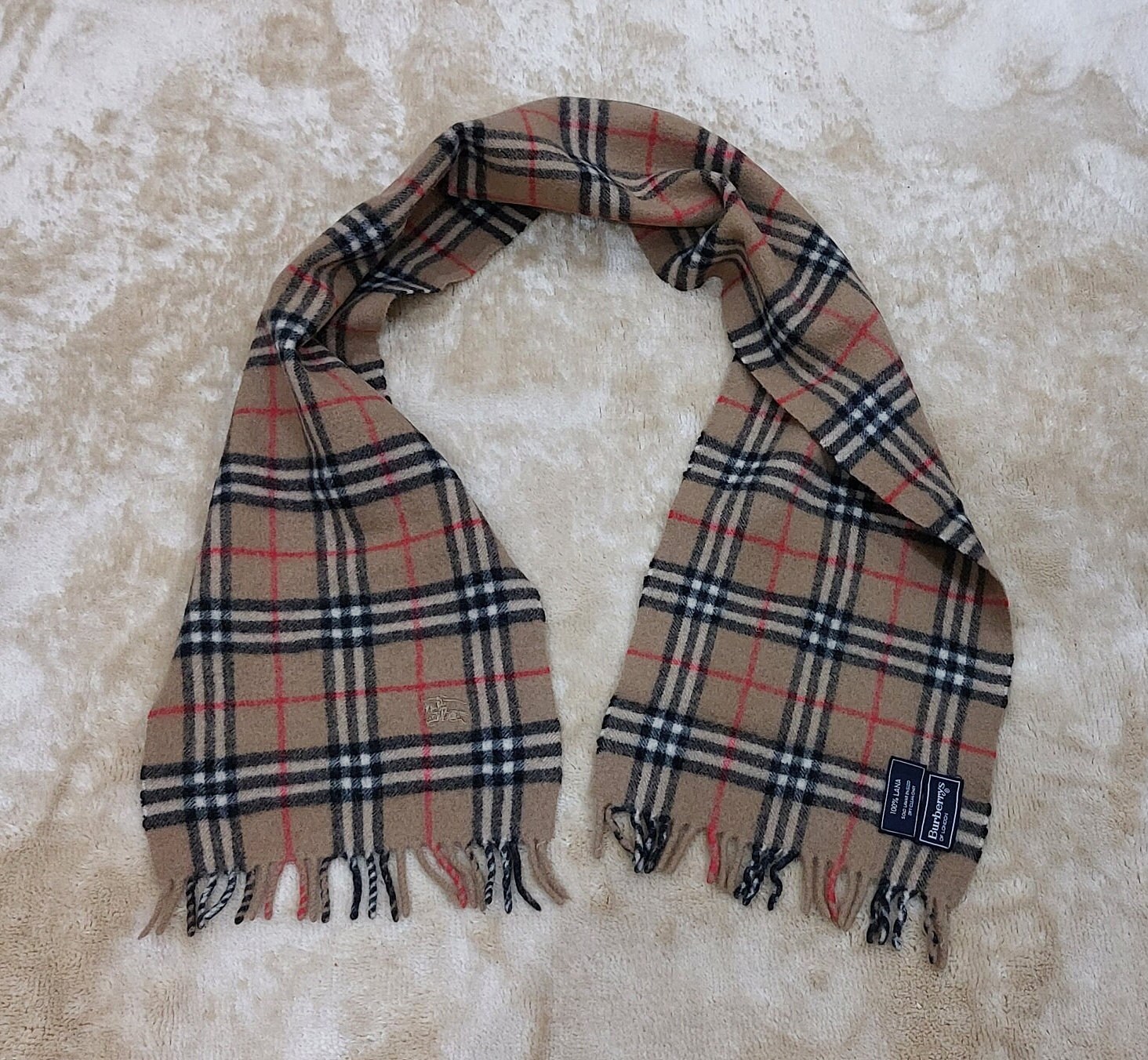 Legitimiteitscontrole: Ik ben 10 vintage Burberry-sjaals tegengekomen, zijn  er enige echt?? : r/Burberry