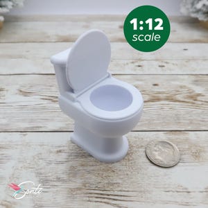 1:12 Scale Miniature Toilet with Functional Lid, Modern Toilet, Dollhouse Toilet, Doll Miniatures, 3D Printed Tiny Toilet, Doll Bathroom