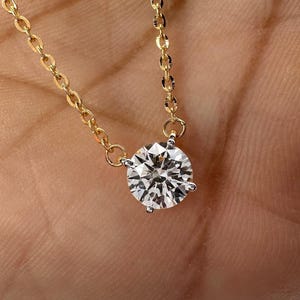 ラウンドモアッサナイトダイヤモンドネックレス / 14Kイエローゴールドソリティアペンダントネックレス / クラシックミニマリストネックレス / 誕生日や記念日のギフト