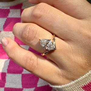 14Kイエローゴールド モアッサナイト ダイヤモンド ソリティアリング / 繊細で輝く婚約指輪に最適 / 結婚式や記念日の贈り物に最適