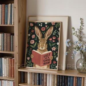 Stampa da parete con coniglio che legge, arte popolare, regalo per amanti dei libri, decorazione in stile cottagecore, coniglietta che racconta storie, download immediato W159