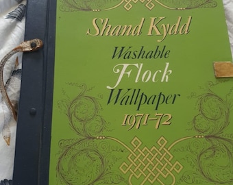 Shand Kydd vintage 1971-1972, livre d'échantillons de papier peint lavable floqué, 56 feuilles 49 cm x 37 cm OOAK