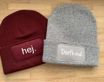 Personalisierte Mütze | Dorfkind | Alltagsheldin | Regenbogen | Dogmom | Mütze mit Name | Statement | Beanie | Strickmütze