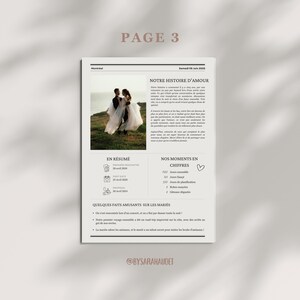 Op de afbeelding: Een pagina met een huwelijksaankondiging met een foto van het paar, een samenvatting van hun relatie en details over hun trouwdag. De pagina is versierd met een hart en een bloemmotief.