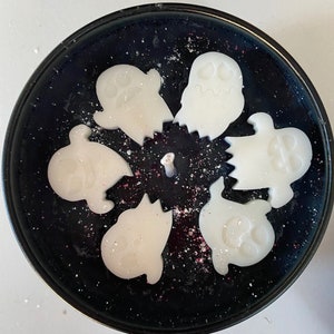 Ghastly Ghouls Candle: Perfect for Halloween and Spooky Season!