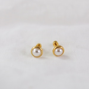Titanium Pearl Flat Back Stud Earrings, Non Tarnish Earrings, Implant Grade Titanium Waterproof Earrings, Vintage Style Earrings, Minimal
