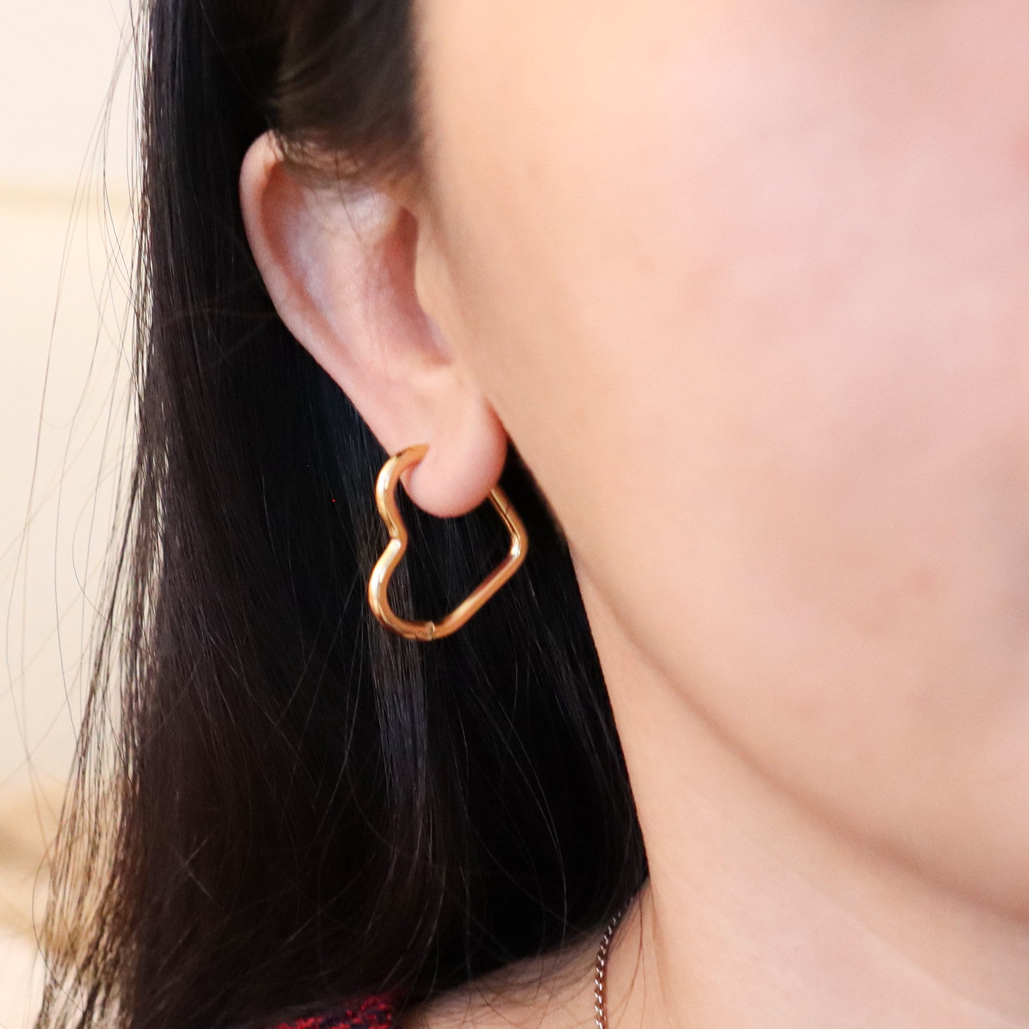 ◆VINTAGE HOLLYWOOD◆ Twotone Heart Earrings VH2479EA010M Sadie Two Tone Statement Heart Shaped Earrings | VIEA | Wolf