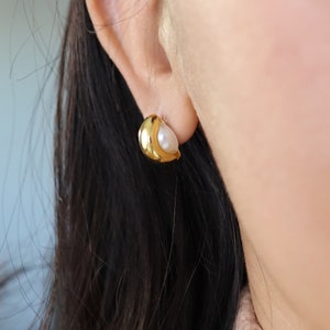 Titanium Pearl Stud Earrings, Non Tarnish Earrings, Implant Grade Titanium Waterproof Earrings, Vintage Style Earrings, Minimal Earrings