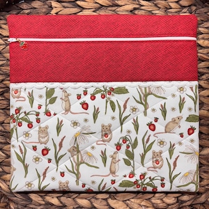 Beeren-Mäuse Projekttasche>Gequiltet>Erdbeere Zipper-Pull>Ganzer Stoff oder Vinyl>Frühling>Kreuzstich>Ostern>Garten>Fadenbett