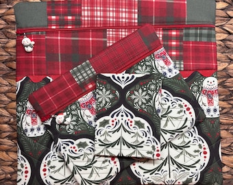 Folksy Snowmen Project Bag>Quilted>Snowman Zipper Pull>Full Fabric>Winter>Cross Stitch>Christmas >Holiday>Christmas>Snow>Santa