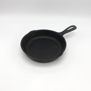 Vintage Number 3 Cast Iron Skillet with Pour Spout Sides - Vintage Cookware - Cast Iron Pan
