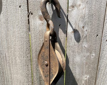 Vintage Heavy Duty Metal Pulley with Hook: Rustic Farmhouse Industrial Decor
