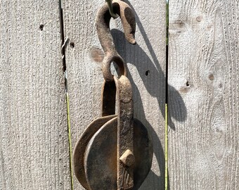 Vintage Metal Pulley with Hook: Rustic Farmhouse Industrial Decor