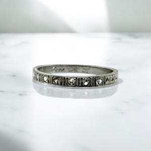 Vintage 18k White Gold Engraved Diamond Wedding Band