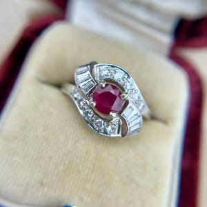 Vintage Cocktailring aus 14-karätigem Weißgold mit 1 Karat Rubin und Diamanten
