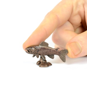 Miniatur, Hot-Cast, massive Bronze Schwimmlachs Skulptur, Geschenk für Angler und Fliegenfischer