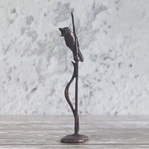 Miniatyrskulptur av rörsångare i massiv brons: Samlarobjekt av bonsaiträdgårdsfågel