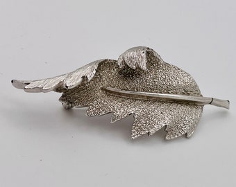 Vintage Leaf Brooch by Coro / FALL Silver tone Silver Leaf Lapel Pin / Jewelry Fall Jewelry Fall Brooch Fall Pin Autumn Jewelry