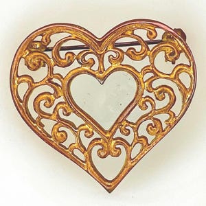 Vintage Gold Tone Scroll Heart Brooch: Valentine&#39;s Day Jewelry with Classic Style