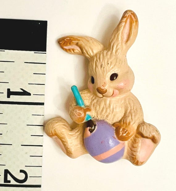 Vintage Hallmark Easter Bunny Pin: 1986 Rabbit Br… - image 2