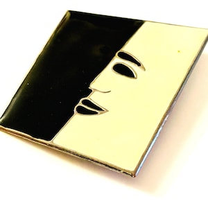 1980s Brooch Black and White Face Brooch Avant-Guard Vintage Brooch Gift for an Artist Retro Gift 80&#39;s Gift 80s Brooch Gift for an Actor