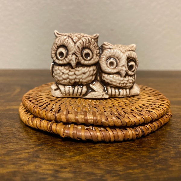Miniature Ceramic Owls on a Log - Vintage Made in Hawaii Pair of Owls - Glazed Ceramic Trinket - Knick Knack - Souvenir - Owl Collector