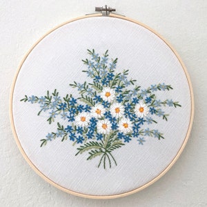Daisy Bouquet Finished Embroidered Hoop Wall Hanging, Embroidery Wall Decor, Floral Embroidery