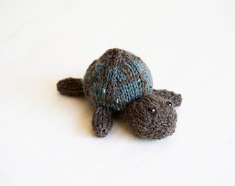 Knitted turtle, knitted toy, woodland plush, tiny turtle, toddler gift – Ready to ship