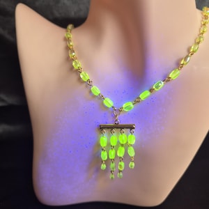 Czech Uranium glass necklace vaseline glass beads vintage jewelry #25095