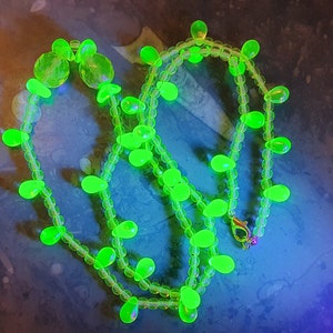 Czech Uranium glass necklace vaseline glass beads vintage jewelry #24023