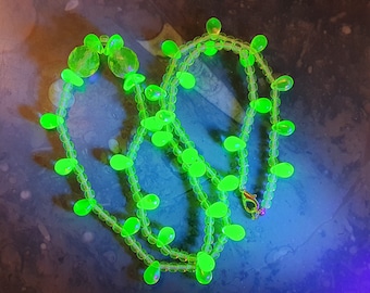 Czech Uranium glass necklace vaseline glass beads vintage jewelry #24023