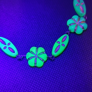Czech Uranium glass necklace vaseline glass beads vintage jewelry #24003