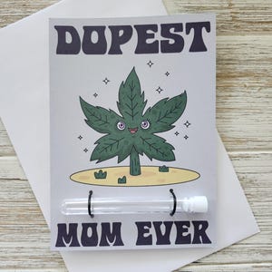 Carte postale Dopest MOM Ever avec porte-joint, cadeau stoner, accessoires cannabis, carte Just Because, cadeaux uniques pour maman, carte Stoner 420 pour maman Weed