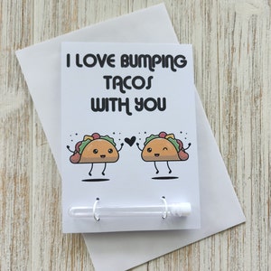 I Love Bumping Tacos With You Postkarte, 420 Karte mit Gelenkhalter, Pride, LGBTQ Karte, Kiffer, Lesben Grußkarte, Cannabis Zubehör