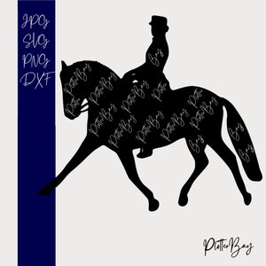 Può includere: Silhouette nera di un cavallo e un cavaliere in posizione di dressage. Il cavallo è in movimento in avanti con la zampa anteriore estesa. Il cavaliere è seduto in sella con le gambe estese. L'immagine è ripetuta con il testo "Pattern Bay" in tutto.