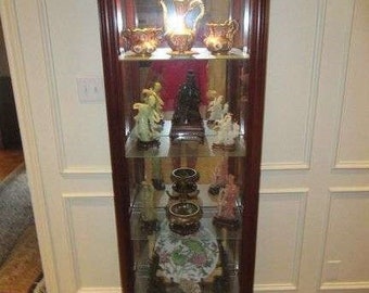 Vintage Dual-Side Entry Mirrored-Back Curio Display Cabinet Pulaski Furniture Cherry Wood Finish Illuminated-Lighted Four Glass Shelves
