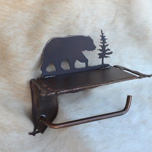 Porta carta igienica con ripiano in uno qualsiasi dei nostri stili, orso, alce, albero, anatra, alce, porta carta igienica, ripiano per telefono, arredamento rustico per il bagno, regalo