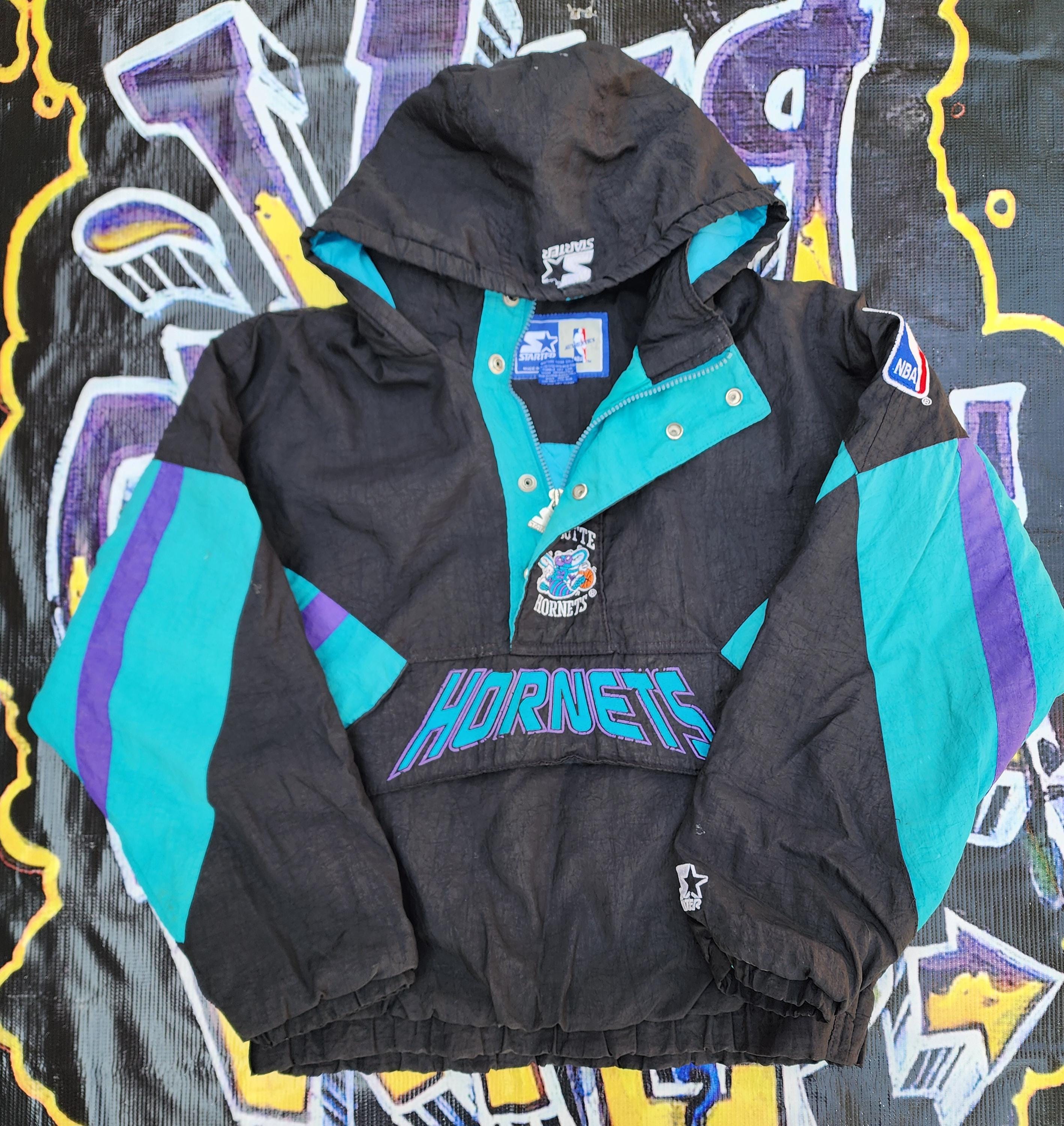 Vintage 1990s Charlotte Hornets Starter Pouch Jacket Womens Vintage 1990s Charlotte Hornets Starter Pouch Jacket Womens