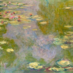 Op de afbeelding: Een schilderij van een vijver met waterlelies en waterleliebladeren. Het water is lichtblauwgroen en de waterleliebladeren zijn donkergroen. De waterleliebladeren zijn verspreid over de vijver en sommige hebben roze bloemen. De achtergrond is wazig groen.