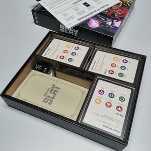 Einsatz kompatibel mit „Here To Slay“. Kartenspiel-Organizer.